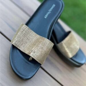 Donald J. Pliner Gold and Black Sandals Elegant Slide